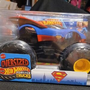 Supergirl Hot Wheels Monster Truck - 2024.  1/24